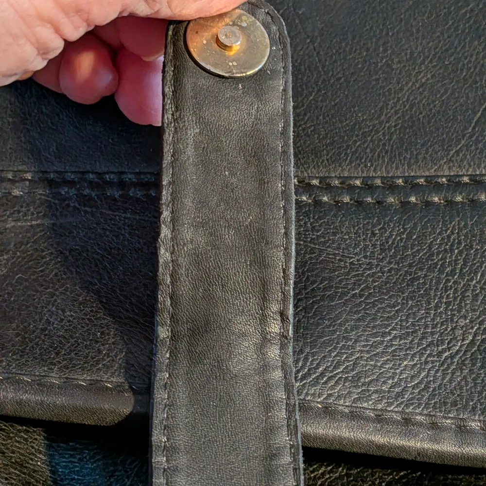 Elegant Black Leather Messenger Bag / laptop bag
